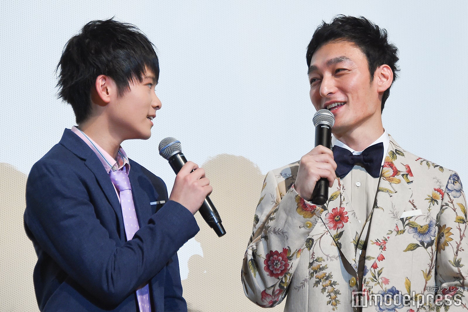 山崎光、草なぎ剛 （C）モデルプレス