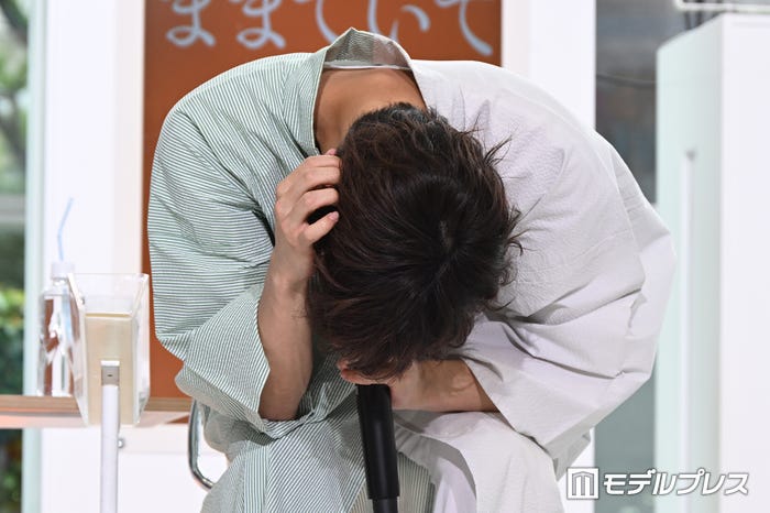 「韓国旅行で制服を着た」という回答が奥田瑛二ではなく吉川愛で不正解だったことを悔しがる高松アロハ(C)モデルプレス