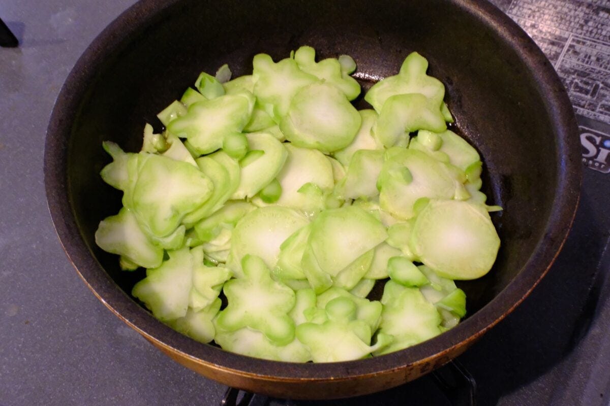 ベッキー ブロッコリーの茎で作る中華風おつまみ