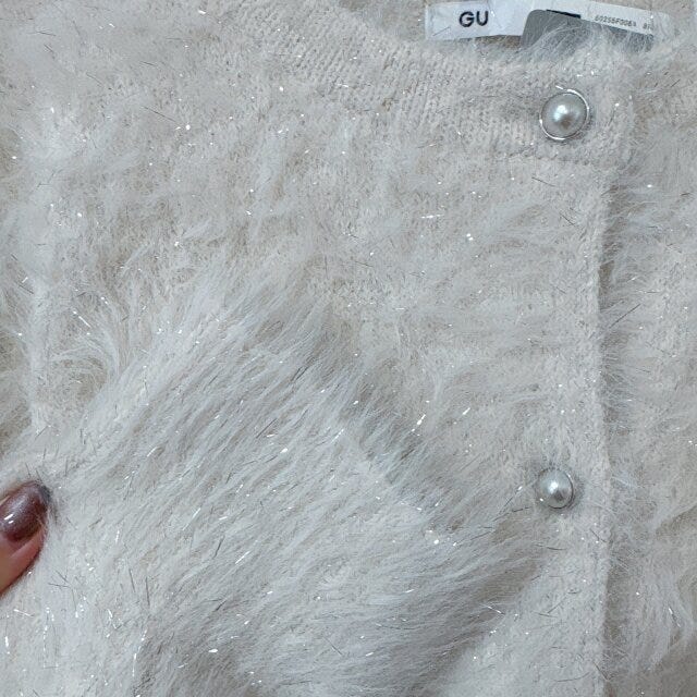 GUシャイニークルーネックカーディガンの生地感