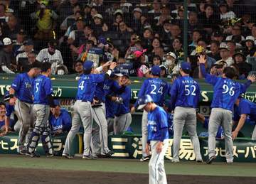 DeNA下克上！4連勝で日本S進出 九回に三森の2点打で逆転 2年ぶり日本一へソフトバンクと対決
