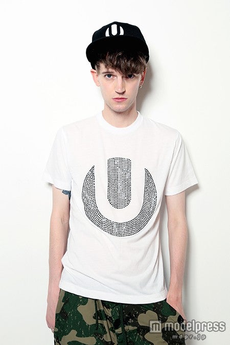 Tシャツ（BLACK／WHITE） 各3,800円（税込）