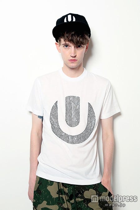 Tシャツ(BLACK/WHITE) 各3,800円(税込)