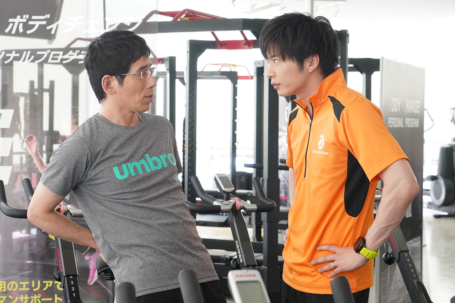 （左から）野間口徹、田中圭／「あなたの番です」第6話より（C）日本テレビ