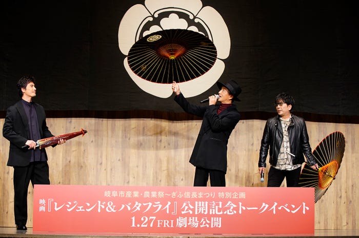 伊藤英明、木村拓哉、大友啓史監督(C)2023「THE LEGEND & BUTTERFLY」製作委員会