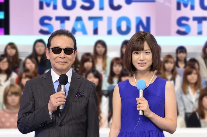 MCのタモリとテレビ朝日の弘中綾香アナウンサー