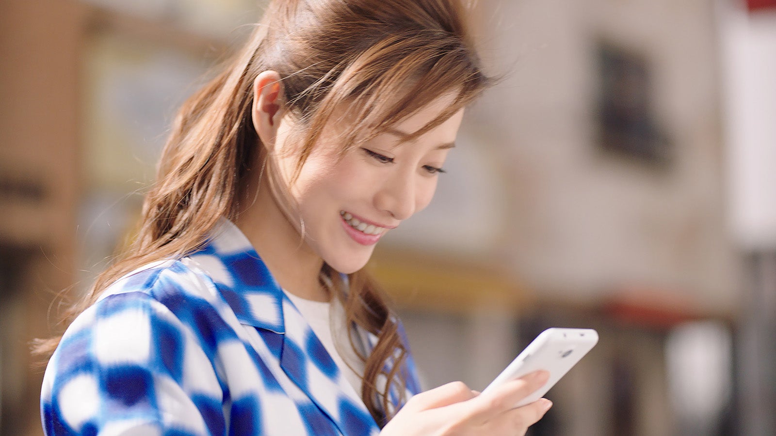 石原さとみ／新CM「北千住_明日へのチャージ」篇より（提供写真）