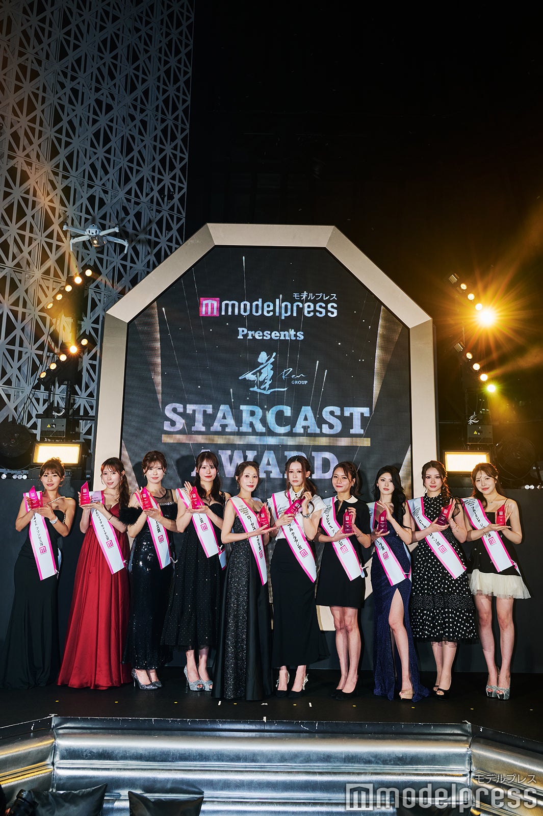 「modelpress Presents REN GROUP STARCAST AWARD 2026」受賞者（左から）はるな、れい、えれな、せな、らん、しゅう、天宮りな、いの、ひかり、りこ（C）モデルプレス