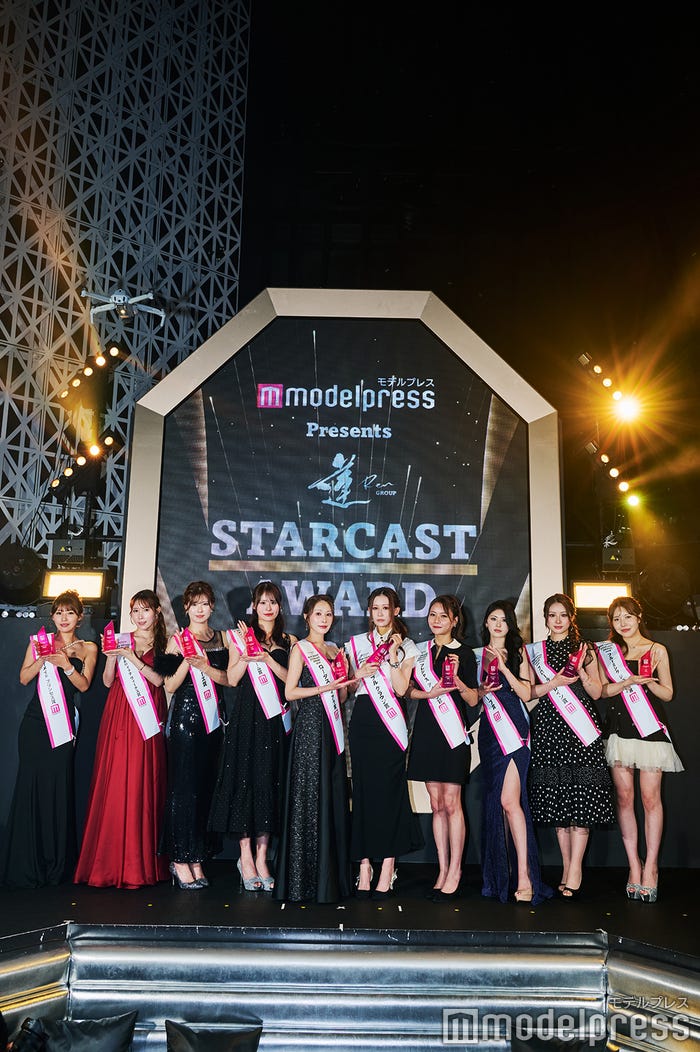 「modelpress Presents REN GROUP STARCAST AWARD 2026」受賞者(左から)はるな、れい、えれな、せな、らん、しゅう、天宮りな、いの、ひかり、りこ(C)モデルプレス
