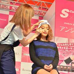 「RIMMEL Gem Dew Eyes メイクショー」に登場した近藤千尋