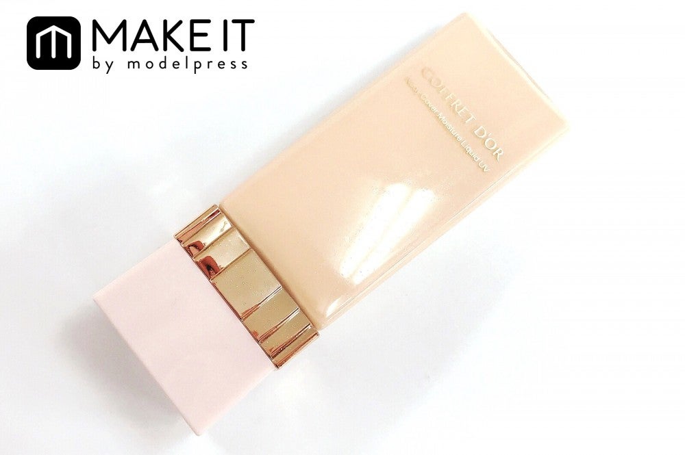 コフレドール／ヌーディカバー モイスチャーリクイドUV／SPF26 PA＋＋／全7色／各3,500円（税抜） (C)メイクイット