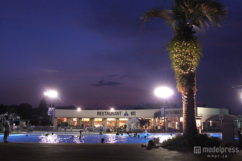 夜プール・ビアガーデン※昨年までの様子／画像提供：よみうりランド