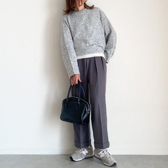 グレーの濃淡ワントーンコーデ