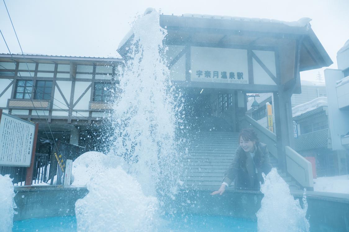 駅からすぐに湯煙漂う宇奈月温泉／提供画像