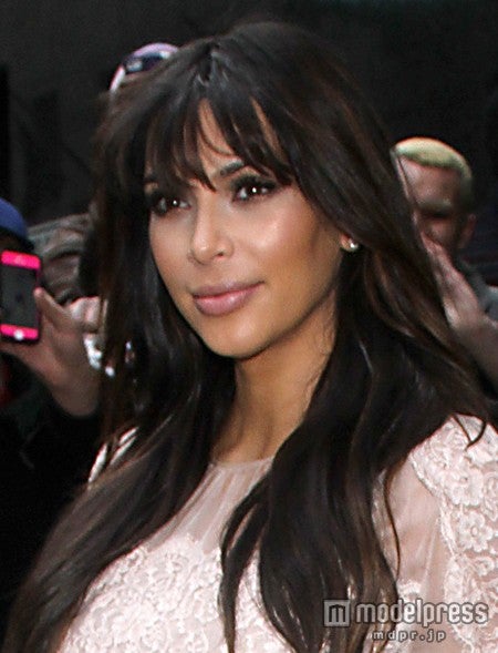 フェイクではなく、本物の前髪をつくりました！WENN.com / Zeta Image