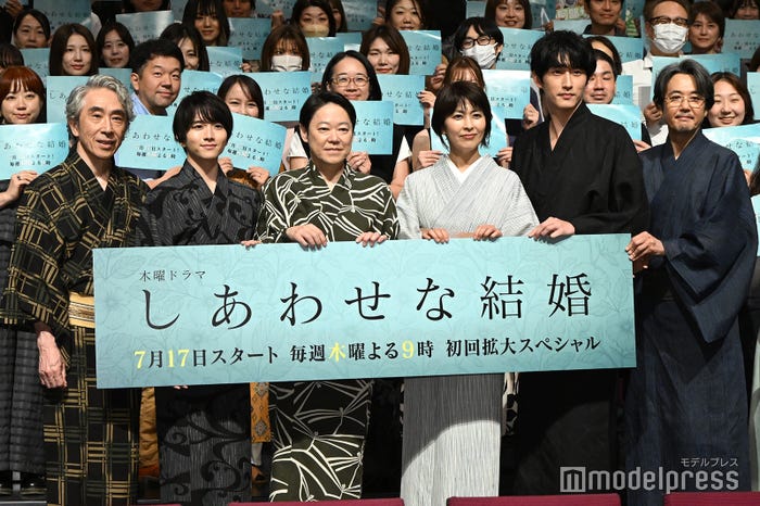 (左から)段田安則、板垣李光人、阿部サダヲ、松たか子、杉野遥亮、岡部たかし(C)モデルプレス