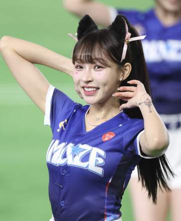 「人魚姫ですか？」台湾の美女チア リン・シャンが激変！水色ぱっつんロングヘア オフショル衣装でクールな表情→日本のファン騒然「違った一面ですね！」