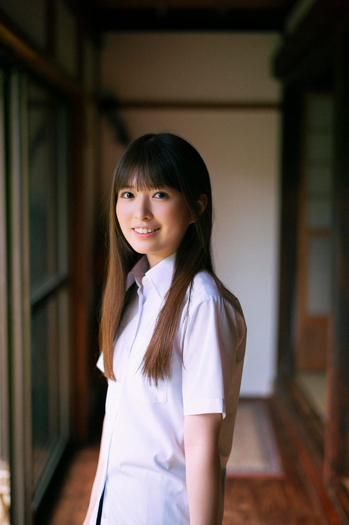 小川彩「B.L.T. SUMMER CANDY 2025」(東京ニュース通信社刊)撮影/細居幸次郎