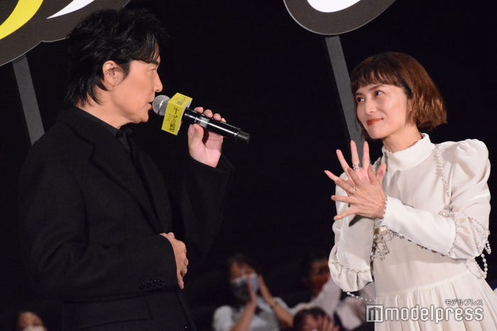 福山雅治、柴咲コウ (C)モデルプレス
