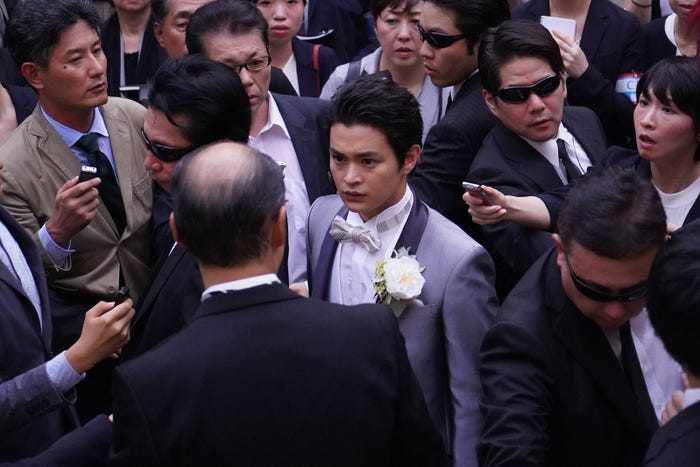 (中央)瀬戸康史(C)フジテレビ