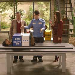 WILLCOM「だれとでも定額」の新CM「ボディカットマジック」編