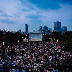 野外シアター「品川オープンシアター」開催 「ファンタスティック・ビーストと魔法使いの旅」上映/画像提供:株式会社クオル