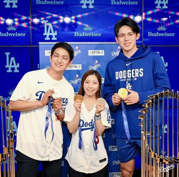 ドジャース りくりゅうペアが見せたほっこりシーン 直前練習でまさかすっぽ抜け→三浦さんが木原氏のもとへ小走り→慰められる 本番では勝負強さ発揮