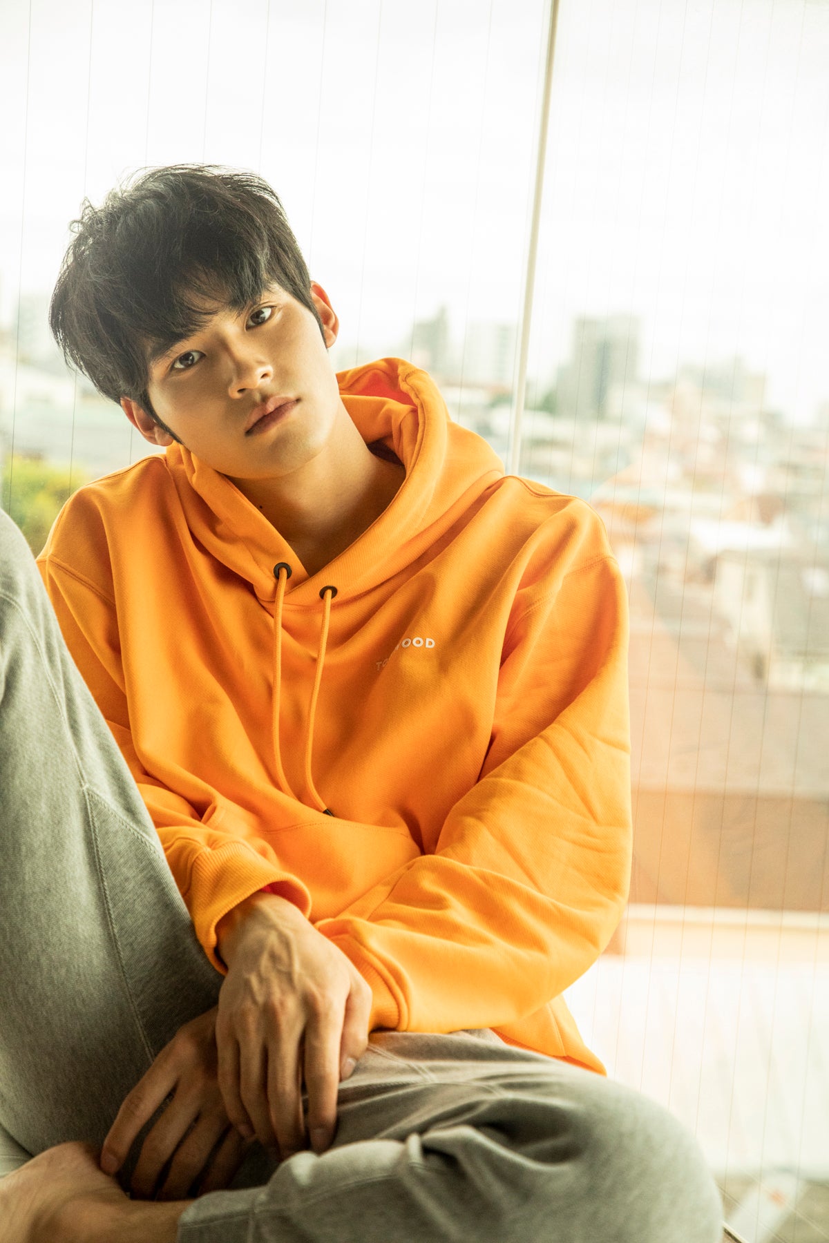 「岡田健史カレンダー2020.04‐2021.03」（東京ニュース通信社刊）より／提供画像