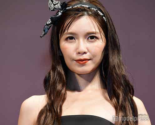 宇野実彩子、“過去作品と同じ場所”で寝そべりショット「AAA愛伝わる」「すぐわかった」ファン歓喜