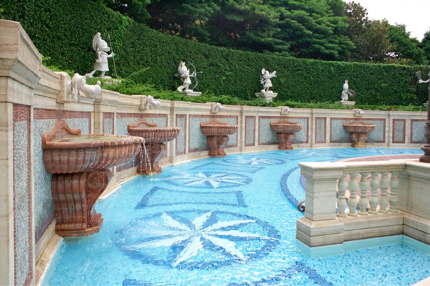 テルメ・ヴェネツィア ディズニーキャラクター像（C）Disney