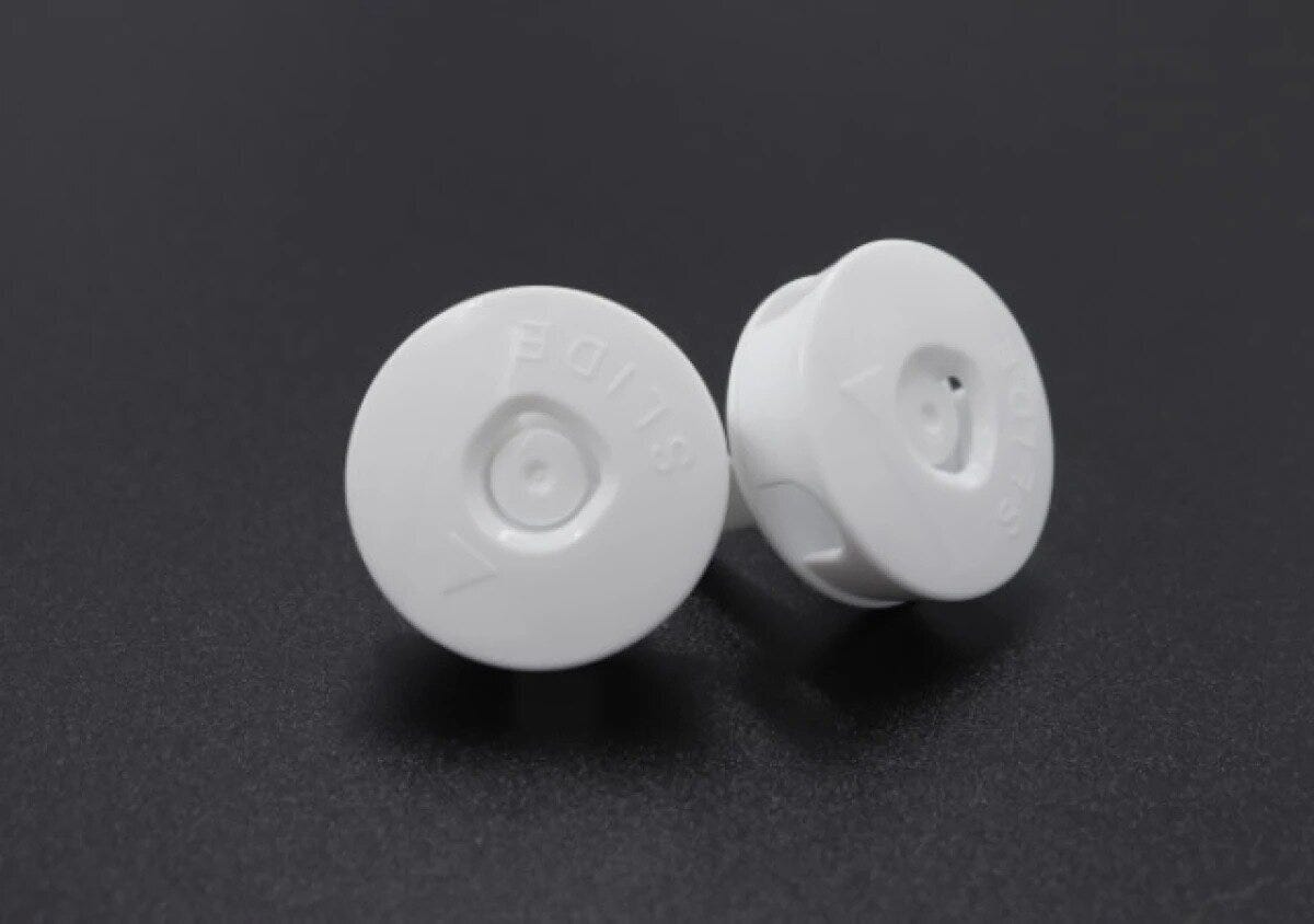 ダイソー　コンセントプラグホルダー