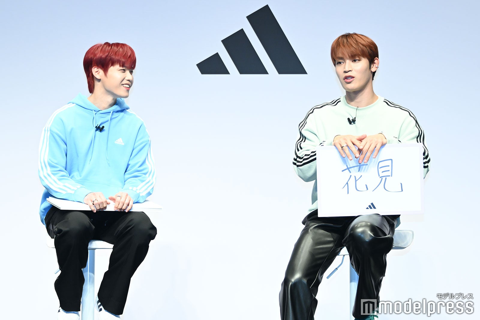 與那城奨に笑みを浮かべる木村柾哉（C）モデルプレス