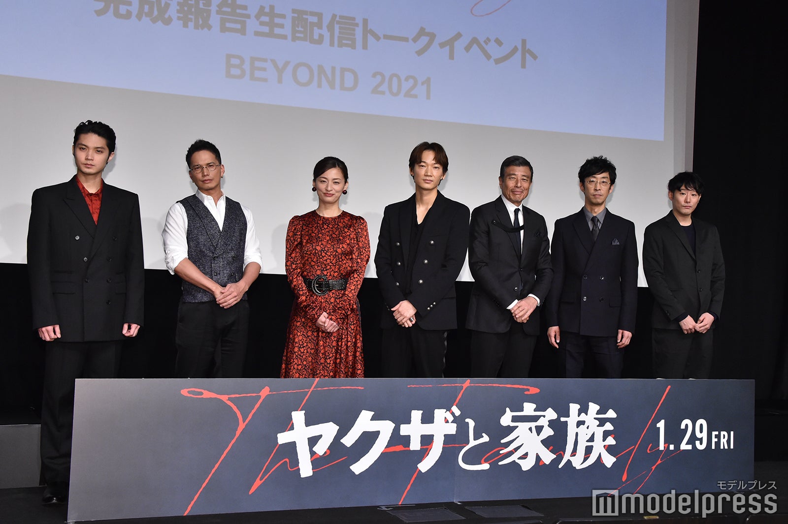 （左から）磯村勇斗、市原隼人、尾野真千子、綾野剛、舘ひろし、北村有起哉、藤井道人監督 （C）モデルプレス