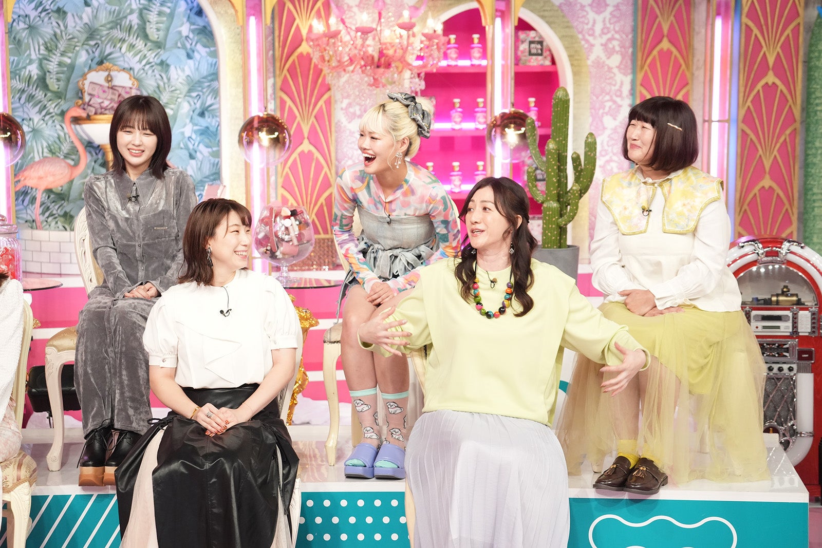 なえなの、五十嵐有紗、ゆめぽて、野々村友紀子、川村エミコ（C）日本テレビ