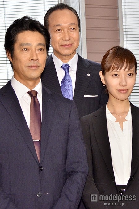 左より：堤真一、小日向文世、戸田恵梨香