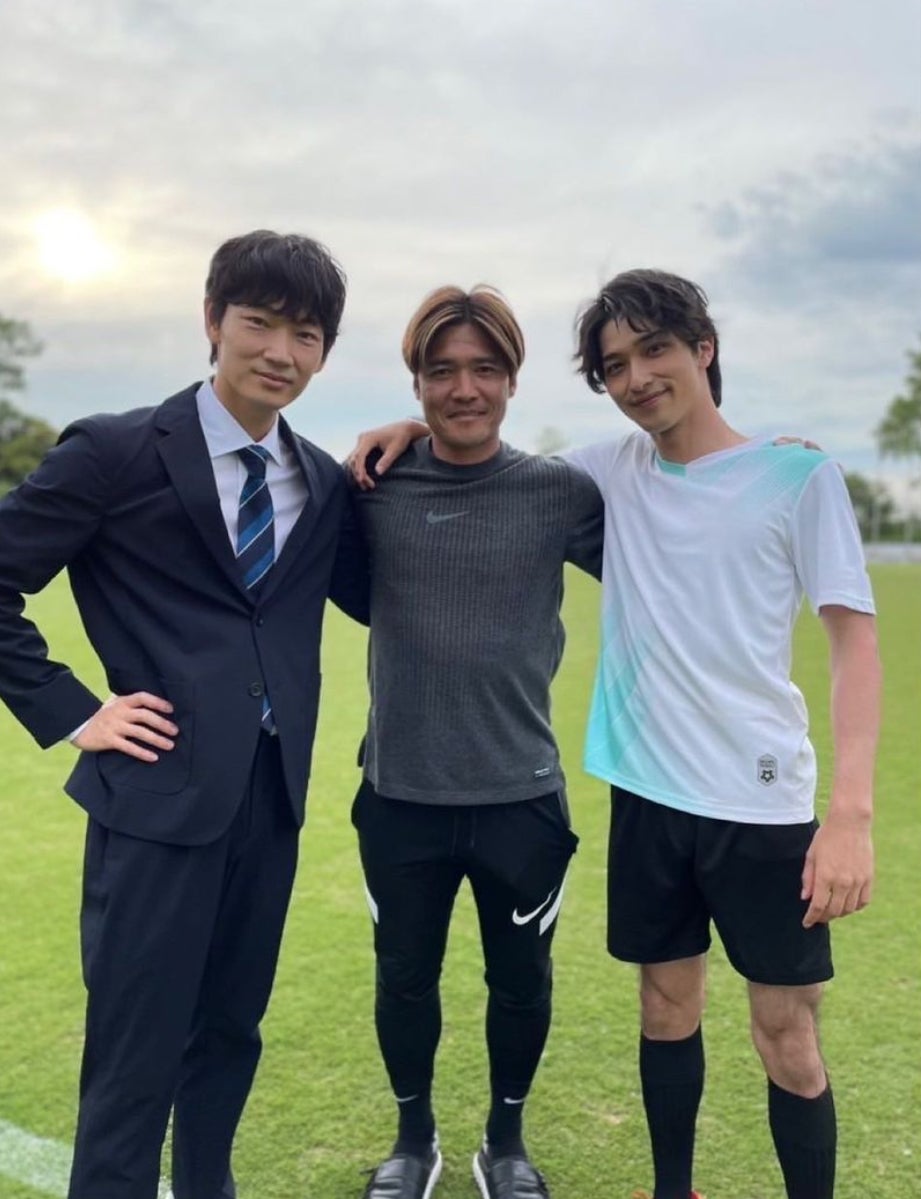 横浜流星「オールドルーキー」綾野剛＆サッカー大久保嘉人との3ショット公開　代表ユニ姿も話題に「豪華すぎる」