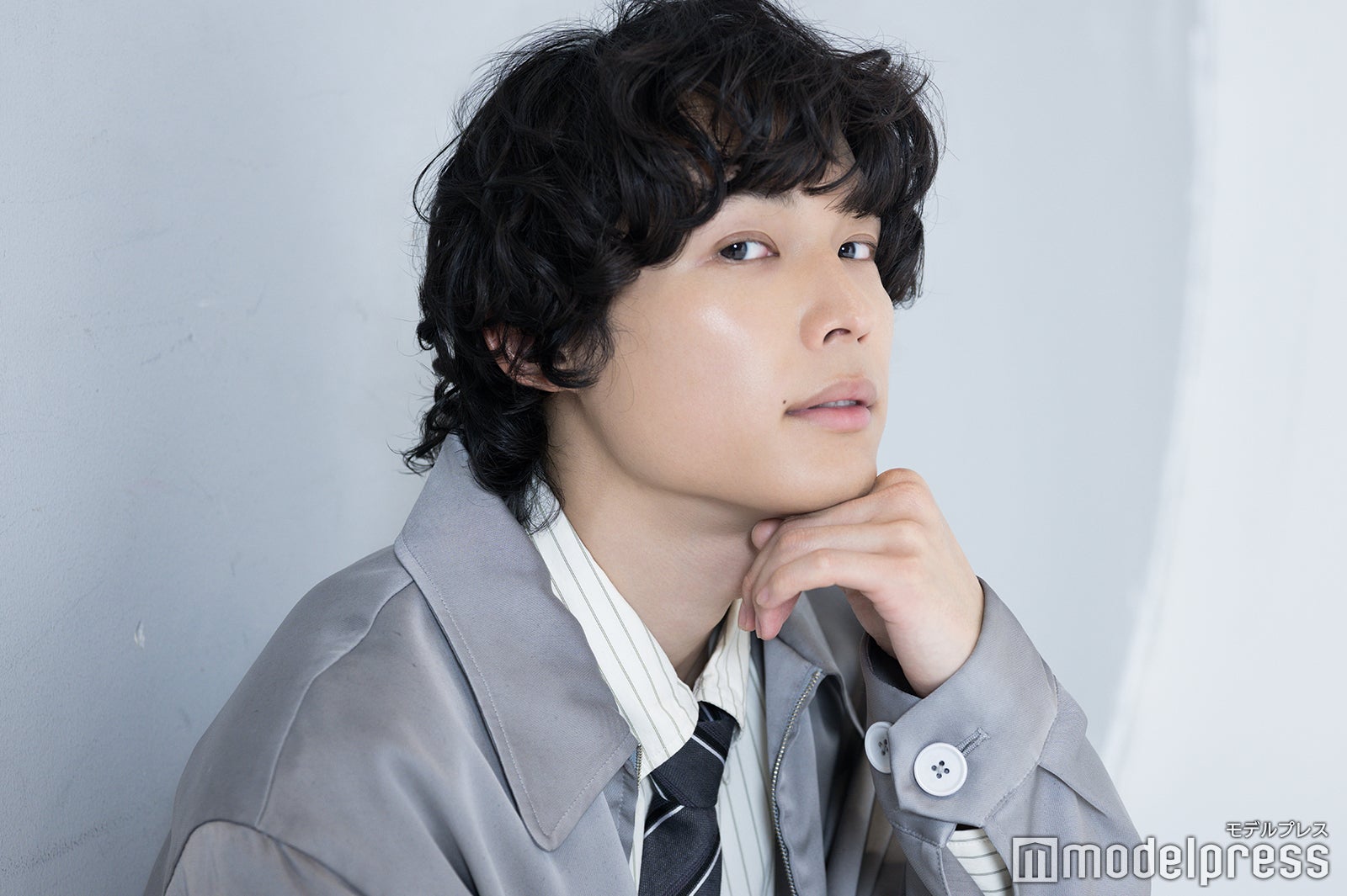 松村北斗（C）モデルプレス／スタイリスト：菅沼愛（TRON）、ヘアメイク：星野加奈子