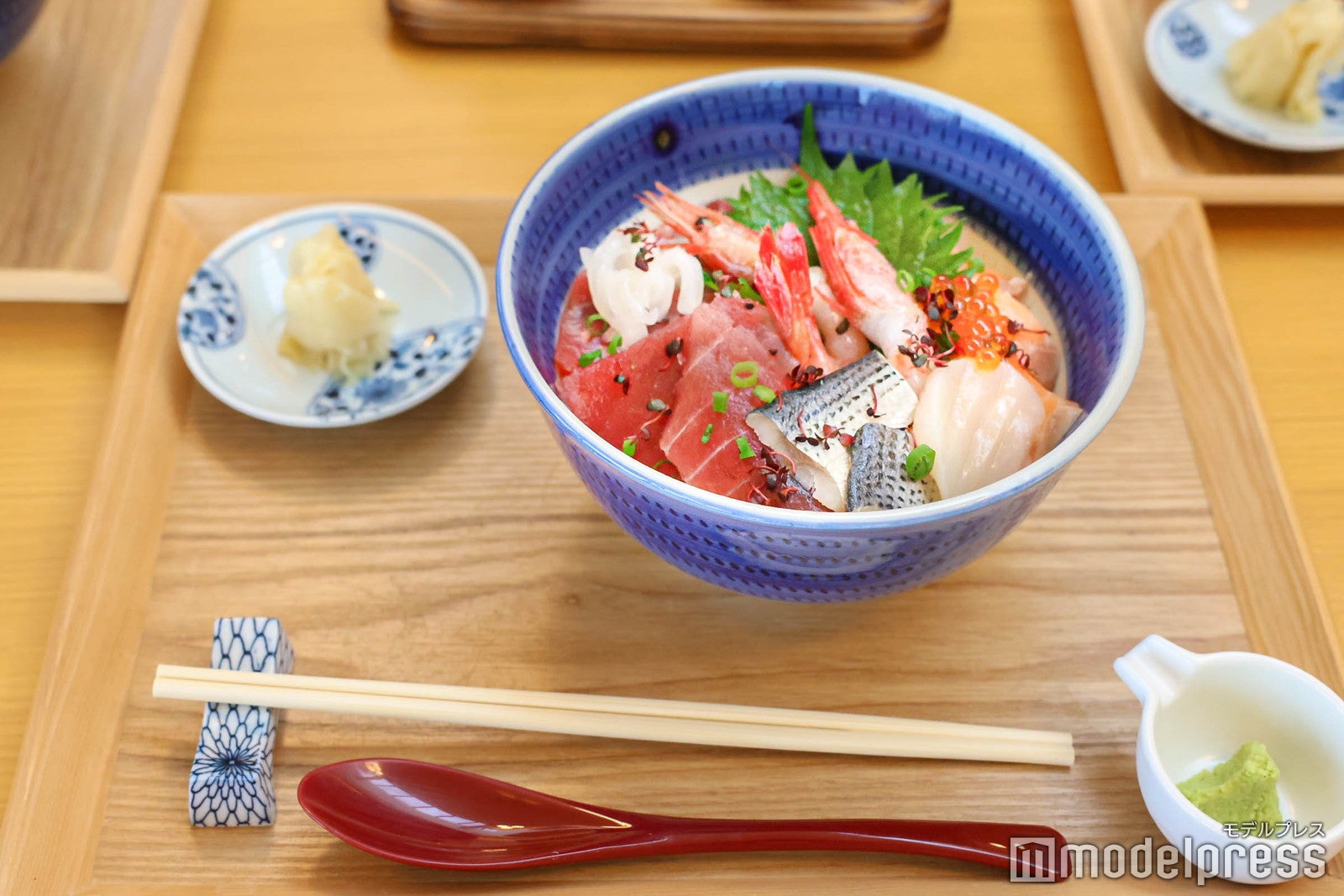 おまかせ海鮮丼1,990円（C）モデルプレス