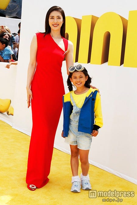 天海祐希、藤田彩華(C)2015 Universal Studios.