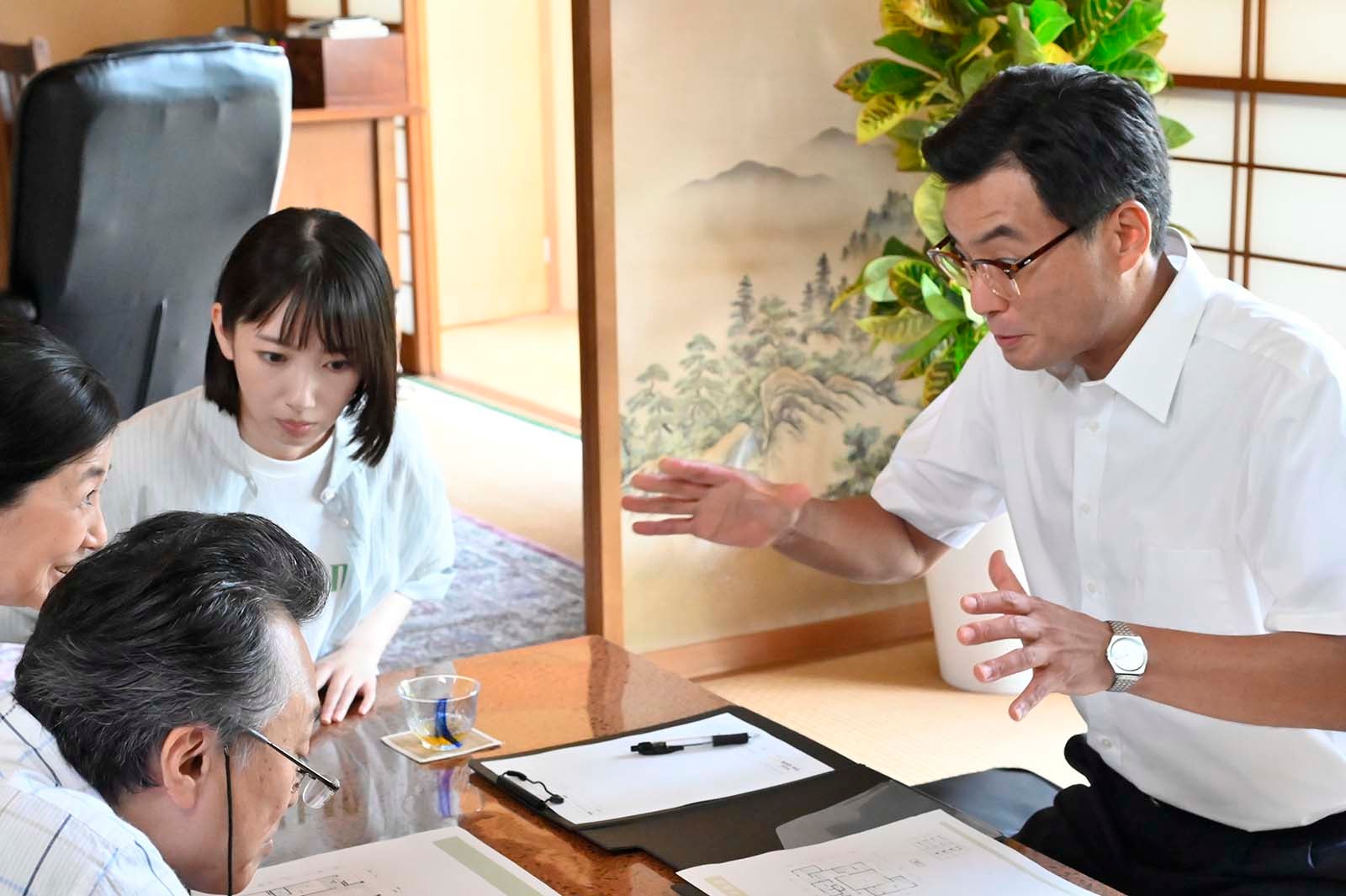 波瑠、徳重聡／「魔法のリノベ」第7話より（C）カンテレ