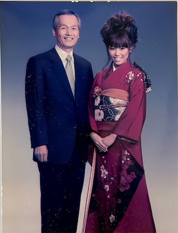 若槻千夏、顔より大きい“盛り髪”の振袖ショットに大反響「爆笑です」「変わらず美人」