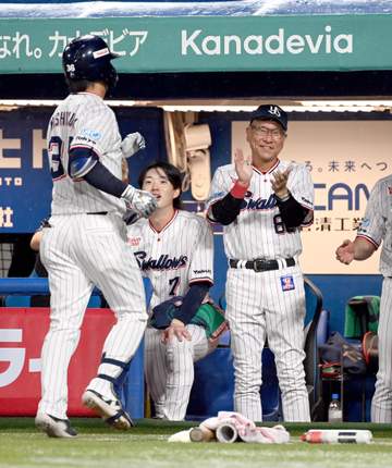 ヤクルト－中日 突然の試合終了に場内騒然 審判説明「グラウンドコンディション不良により」十回を終えて引き分けに