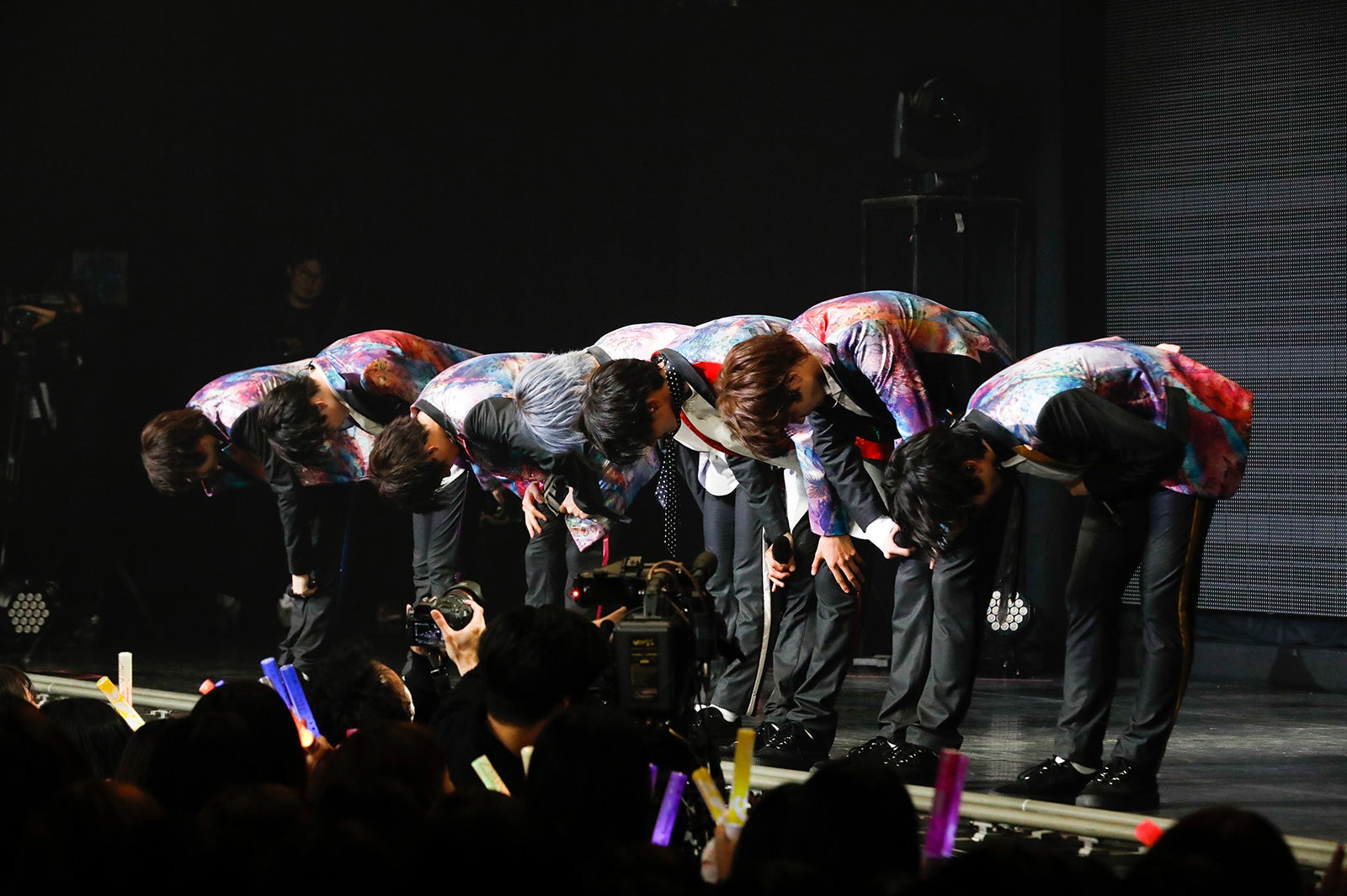 M!LK『7人7色～Winding Road～』（C）笹森健一、小坂茂雄