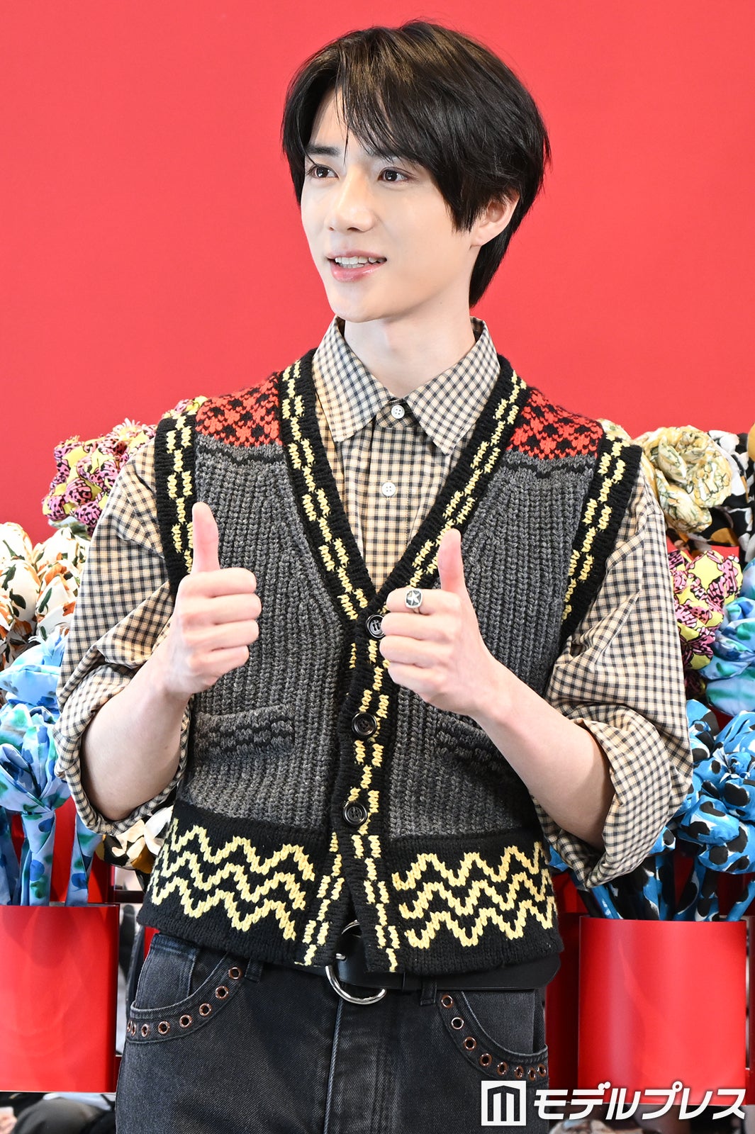 グッドサインを決めるBEOMGYU（ボムギュ）（C）モデルプレス