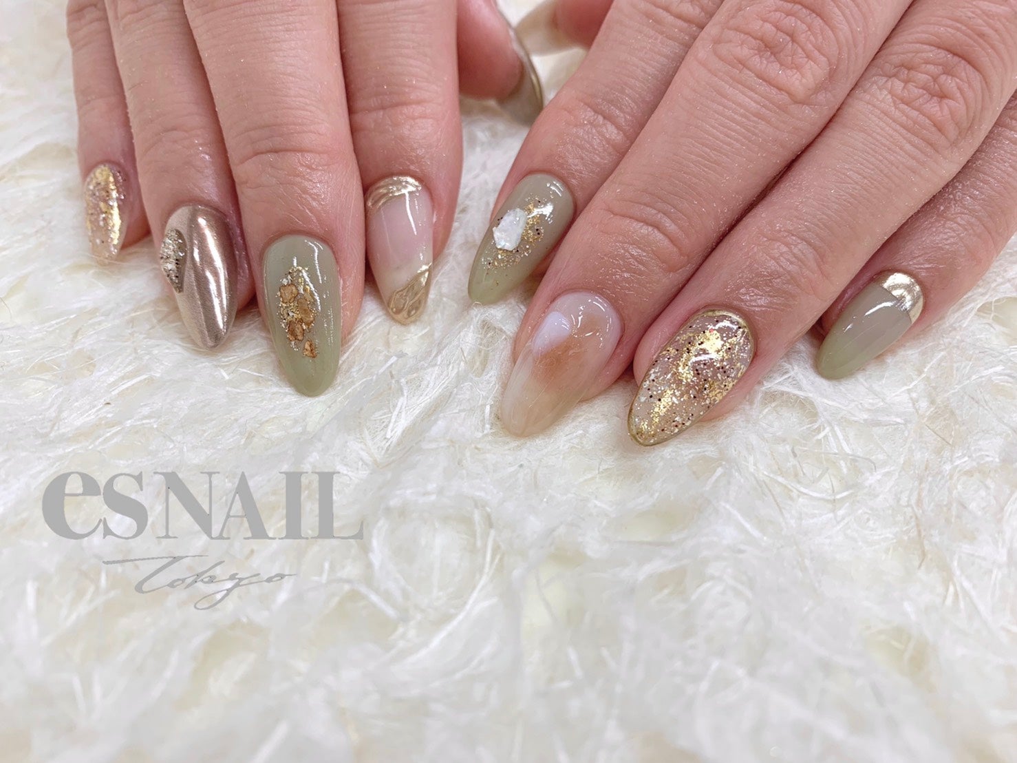 トレンド感のあるニュアンスネイル（画像提供：esNAIL）