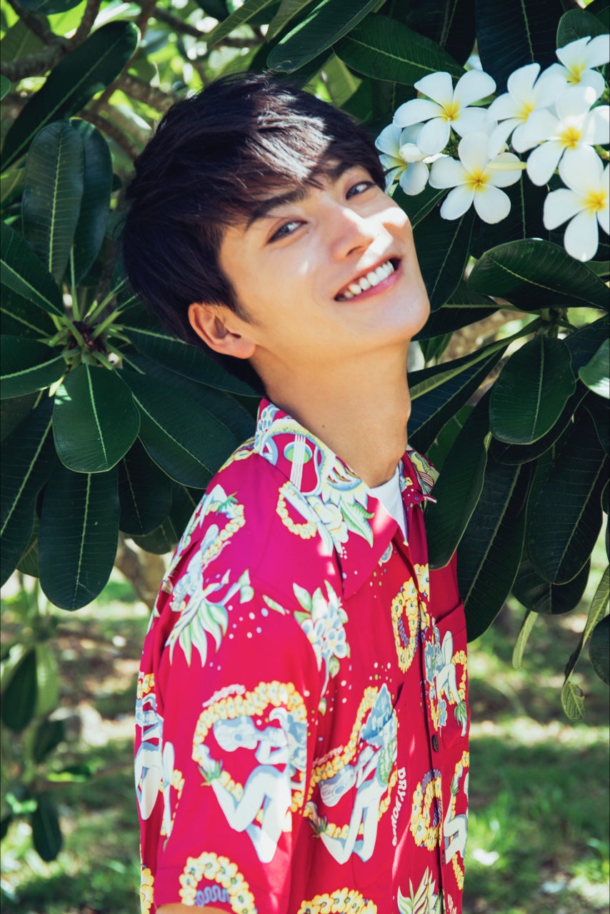 「山本涼介カレンダー2017.03-2018.04」より（画像提供：所属事務所）