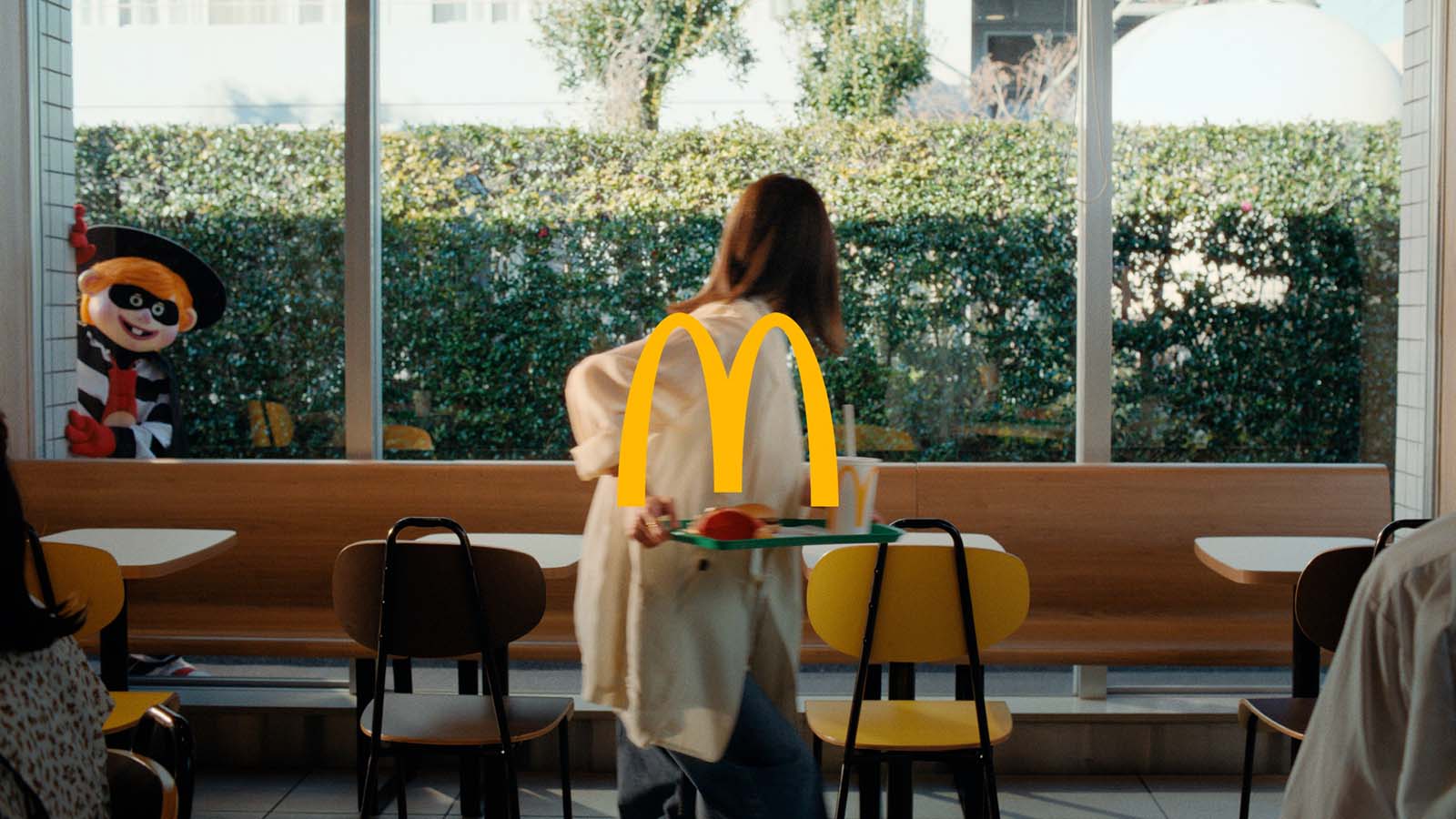 マクドナルド「セット500」新CMより（提供写真）