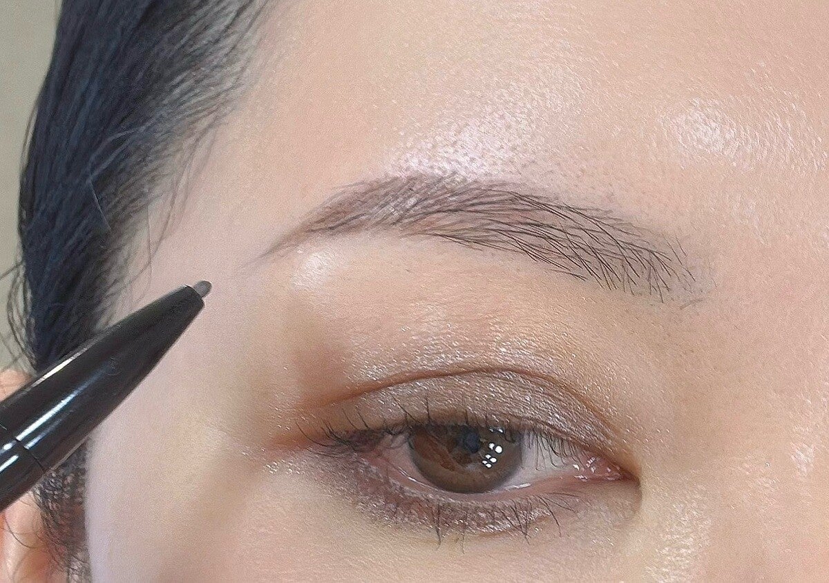 「眉がうまく描けない」を卒業！プロが教える眉の黄金バランスと正しい描き方