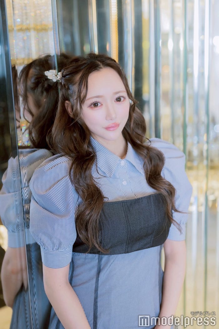 百瀬椎奈「BARCELONA 桃李」(C)モデルプレス