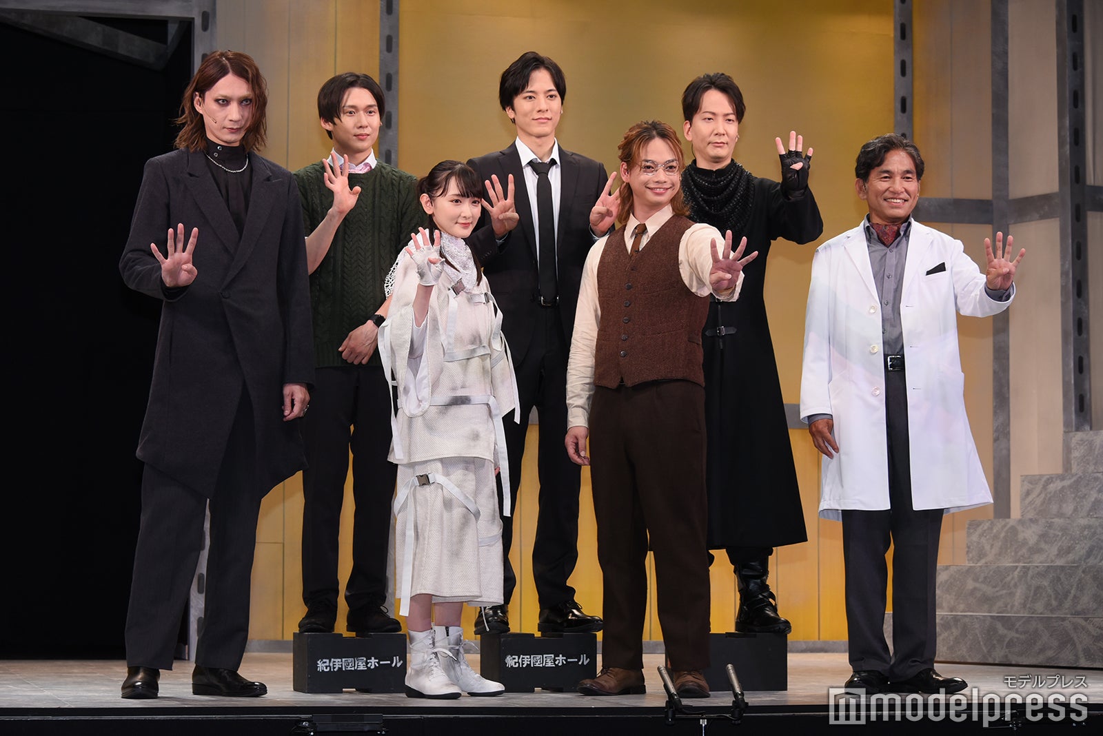 （前列左から）村田充、生駒里奈、池田純矢、阿南健治（後列左から）田村心、松島庄汰、新子景視（C）モデルプレス